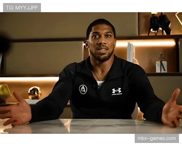 安东尼·约书亚赛场上狂虐敌手，休息时竟然是个超级爱猫的文艺男？