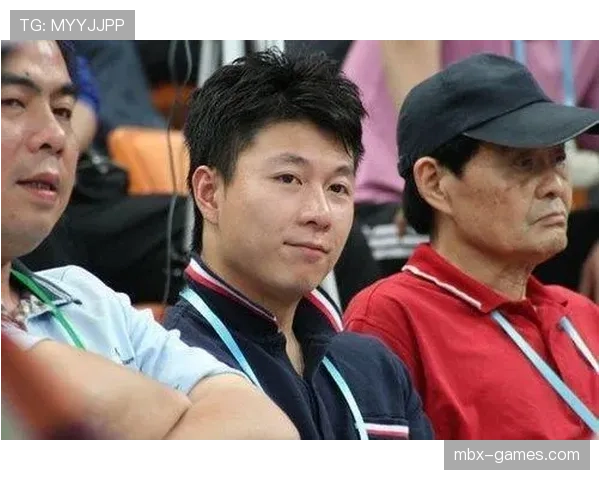 要是李小鹏真在豪宅里偷偷啃方便面，这反差我给满分